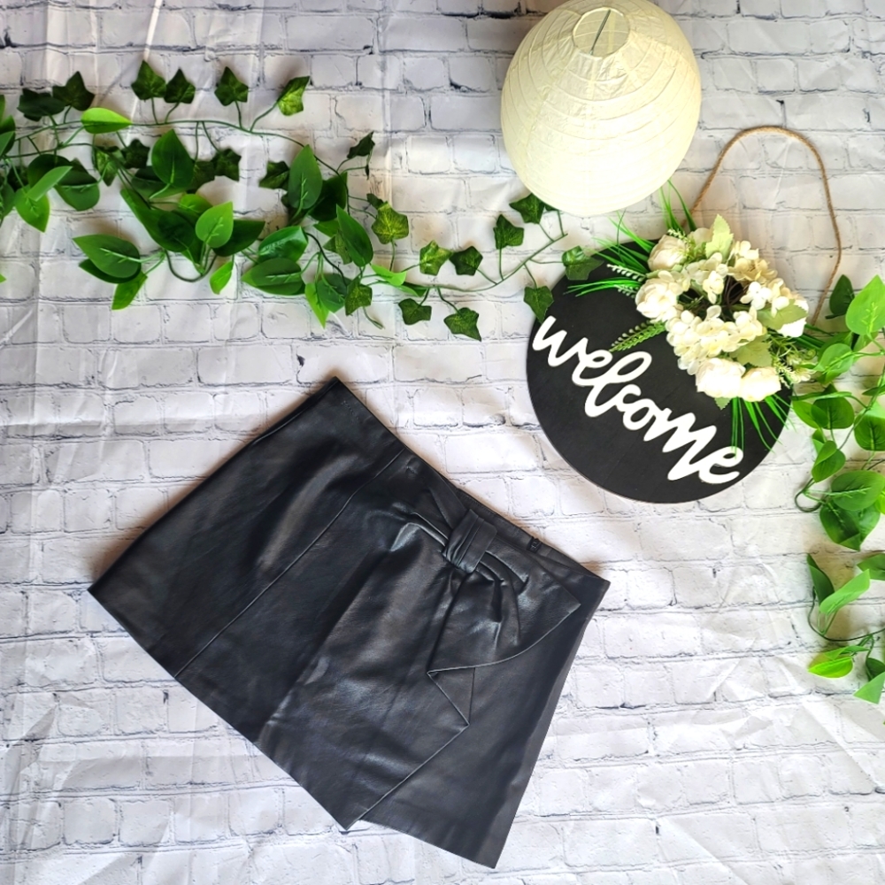 😘SEXY LEATHER MINI SKIRT😘